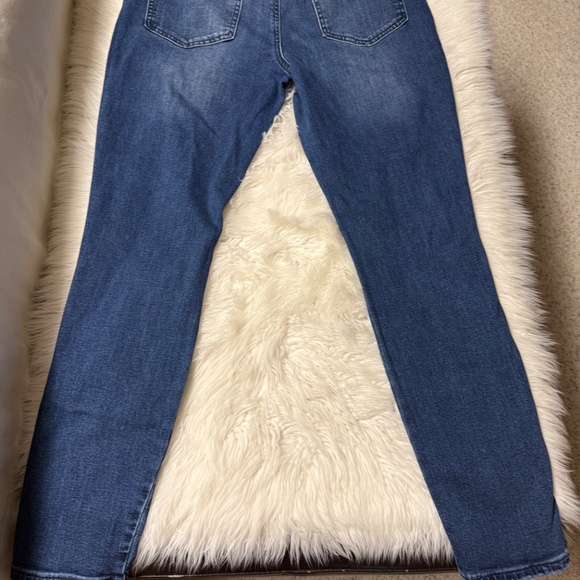 Guess- Sexy Curve Mid-Rise Skinny Jeans - Picture 3 of 5